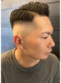 フェードカット ベリーショート サイドパート バーバー