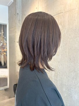 ロッカ(ROCCA) 暗めカラーエアリーウルフミディ