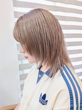 ジェナ(Jena) ハッシュカットレイヤーウルフ