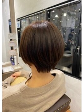 アンプレヴーアジュテ(Impre'vu ajoute) 大人ショートボブ