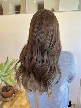 ロアン(roan) 明るめベージュ