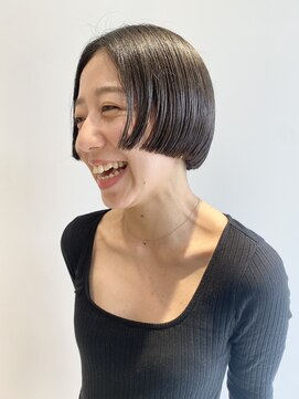 キヨイ(kiyoi) モードにお洒落な印象に　前上がりミニボブ