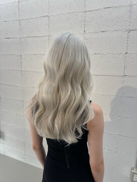 イロ(iro.) ホワイトブロンド