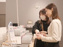 ジアン バイ ミルボン NU茶屋町+(GIEN by milbon)の雰囲気（お客様のお求めのアドバイスや商品の情報などの質問も歓迎◎）