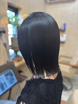 リラ(Lilas) 暗めトーン　長めボブ