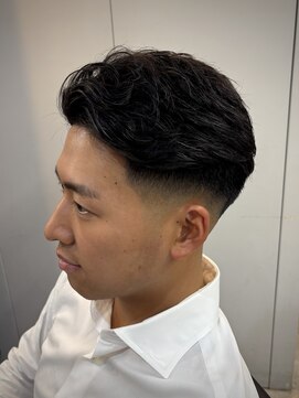 フランクスバーバーリザーブ 人形町店(FRANK’S BARBER RESERVE) MEN’S HAIR/サーフカール/刈り上げセンターパート/人形町