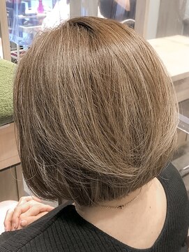 ビースリー ロア ショートボブ×大人スタイル 12/23