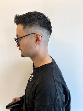 レフ(LEF) 【オダオススメ！】フェザーアップショートフェードスキン
