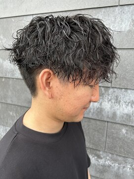 ヒュイル バイ ニアウ(Hwyl by Niau) メンズマッシュパーマツイストスパイラルパーマニュアンスパーマ