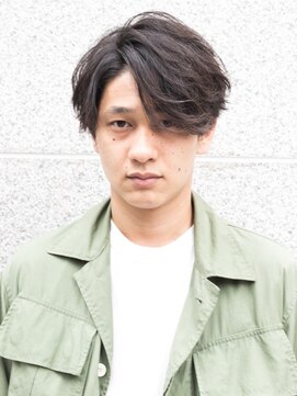 メイクス 表参道(MAKE'S omotesando) センターパート/刈り上げ無し【江畠】