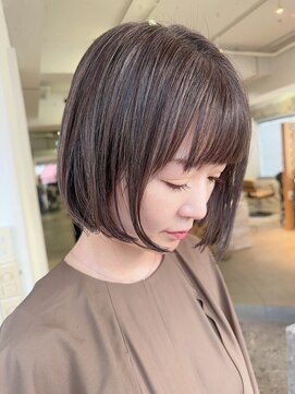 スー(suu) 切りっぱなしボブミニボブグレーベージュレイヤーボブ下北沢