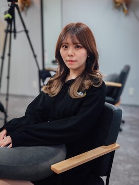 カランバイツミキ(caran by tsumiki) くびれロング【@hair_mazda】