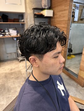 ヒート トウキョウ 目黒店(HEAT TOKYO) シャドウパーマ　センターパート　刈り上げ