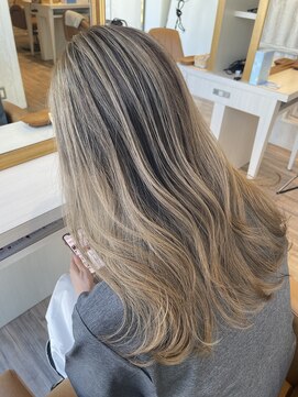 タブーセントラル(TABOO Central) バレイヤージュ風ハイライト