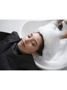 マーブ導入！お手頃価格で通いやすいのが嬉しい♪頭皮環境を整え健康的な髪へ導くヘッドスパも◎