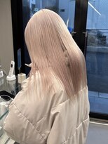 ソル ジングウマエ(SOL JINGUMAE)&nbsp;ハイトーンカラー顔周りレイヤーカットデザインカラーベージュ