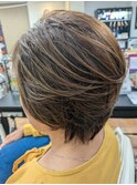 ひし形シルエットのショートヘア