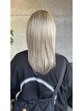 ロッソ(ROSSO) レイヤーカット/ブリーチ/ブロンド/抜きっぱなし