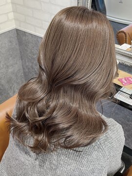 ルノン フィージュ(LUNON fieju) 黒髪クラゲヘアーオリーブグレー小顔ココアベージュ