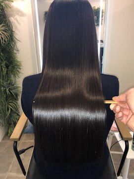 アールサロン アオヤマ(Rr SALON AOYAMA) プラチナミネコラストレート