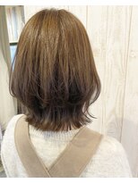 ヒマワリ(HIMAWARI)&nbsp;レイヤーボブ　ロブ　外ハネ　ベージュ