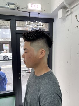 ウェルネス(Wellness) スキンフェードツイストスパイラルセンターパートサイドパート15