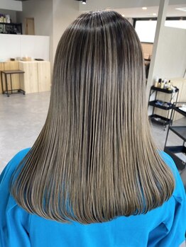 エミュー(Emu)の写真/[潤い極上美髪ストレート¥22000]髪質改善ストレートで柔らかく極上な艶で、扱いやすい美髪へ。