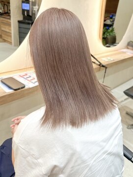 ヒビヲ(HIBIO) ハイトーンカラーミルクティーベージュピンクベージュ横浜西口