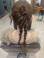 ビスポーク(BESPOKE)&nbsp;20代30代40代♪お呼ばれ大人かわいい編み込み風アレンジ