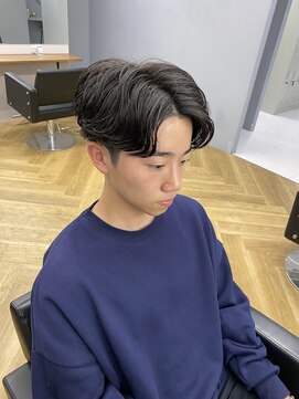 アレス バイ シカ 神戸三宮元町店(ALLES by Cica) スーツ短髪ツーブロック束感黒髪シークレットパーマ流行