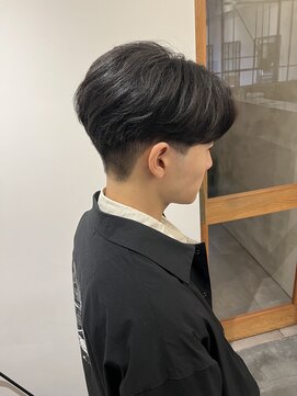 リリアーナ(LILIANA) 刈り上げセンターパート　ニュアンスパーマ　池袋メンズ