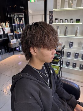 アイズ 海老名(AIZU) ツイストスパイラルパーマ ミニウルフ 縦落ちツイスト 眉毛