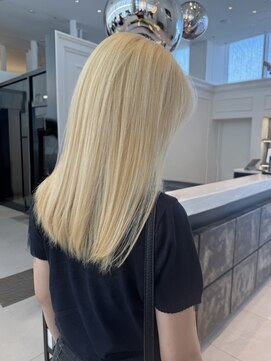 アルティファータ(artifata) 抜きっぱなし 透明感 外国人風 海外 ブロンドヘア ホワイト