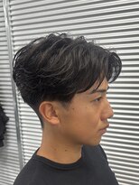 ガオプロデュースバイレボ(gao produced by revo)&nbsp;フェザーパーマ/センターパート/毛流れパーマ/刈り上げ/ビジネス