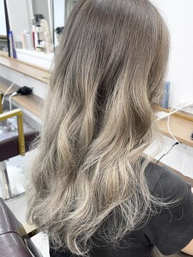 白髪ぼかしにも◎バレイヤージュカラー ビフォアー＆アフター