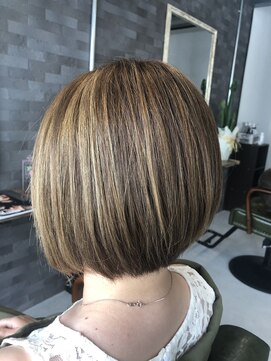 ラティオ(rAtioism) ハイライト前下がりボブ