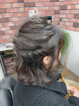 ワンバイワン(ONE BY ONE) ハーフアップ