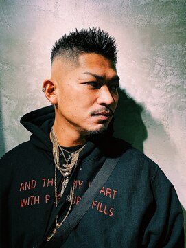 ダムディートウキョウ 北千住店(DAMDEE TOKYO) サイドグラデーション/フェードカット/シルバーカラー