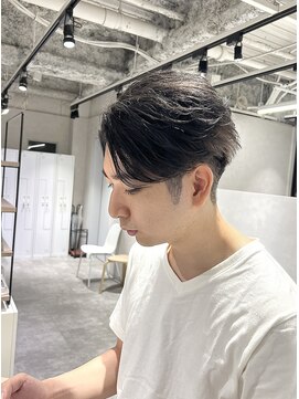 キートス(Kiitos) センターパート　フェザーパーマ