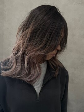 ミュウ(Miiiu) 20代30代40代グレージュハイライトセンターパートウェーブ