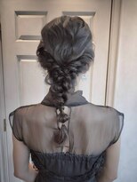 アロマ ヘアー ルーム 新宿3号店(AROMA hair room)&nbsp;大人可愛い編み下ろし／立体感ブレイド／華やかアレンジ