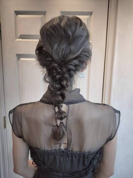アロマ ヘアー ルーム 新宿3号店(AROMA hair room) 大人可愛い編み下ろし／立体感ブレイド／華やかアレンジ