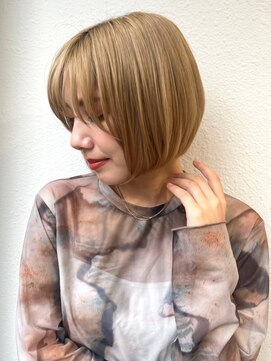 切りっぱなしショートボブ×ハイトーンベージュ/艶カラーp川口