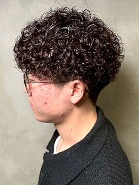 ディスイズバーバーサード(THIS IS BARBER 3rd) スパイラルパーマ 刈り上げ ショート マッシュ カジュアル