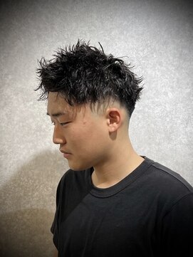 ラルス(Larus) 刈り上げセンターパート/波巻きツイストスパイラル/本八幡