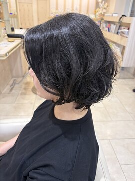 アッシュ 仙川店(Ash) 30代40代50代簡単スタイリングくせ毛活かし丸みショートボブ