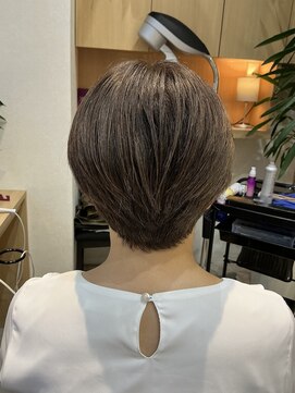 ウイバイファースト(u'i by first) 丸みシルエットで魅せる、大人美人ショート