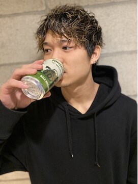 フランクスバーバー アンド ビアークラブ(FRANK'S BARBER and BEER CLUB) ショートレイヤーフェザーマッシュくせ毛風パーマ