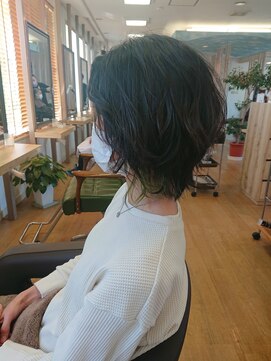 ニージ(Ni-ji) ウルフカット