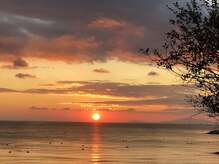 秋から春にかけての夕方は店内から夕陽を観ることができます。